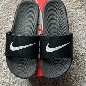 Boys Nike slides